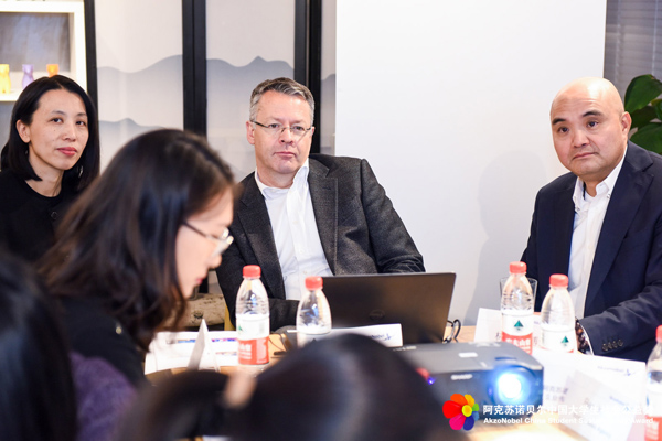 阿克蘇諾貝爾：剝離與新生